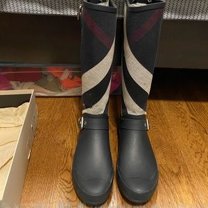 Burberry rain boots women size 10